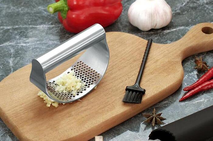 Avanti Garlic Rocking Press